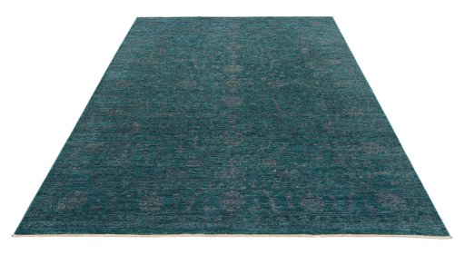 Surface texture of New Farahan rug with natural Wool and intricate pattern