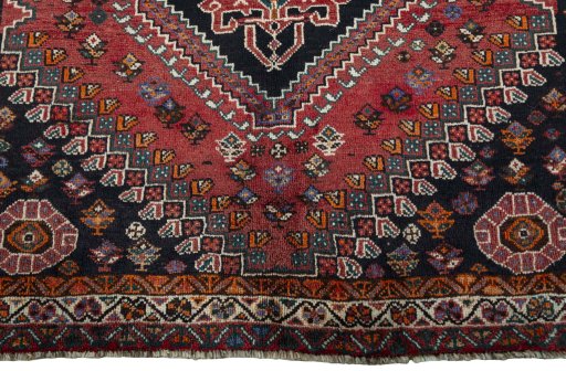 Central medallion detail of 2000s Shiraz rug from Iran / Persia