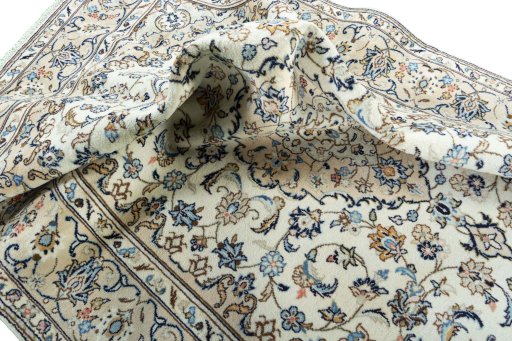 Surface texture of 2000s Kashan rug with natural Wool and intricate pattern