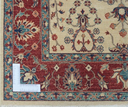 Corner detail of New Farahan rug showing border pattern and Wool pile