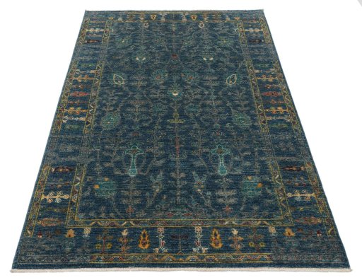 Surface texture of New Farahan rug with natural Wool and intricate pattern