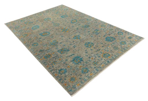 Corner detail of New Farahan rug showing border pattern and Wool pile