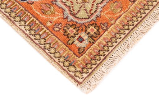 Central medallion detail of 1998s Tabriz Silk rug from Iran / Persia