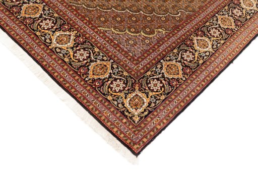 Central medallion detail of 2018s Tabriz Silk rug from Iran / Persia