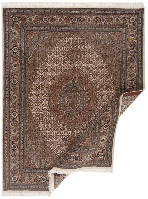 Central medallion detail of New Tabriz Silk rug from Iran / Persia