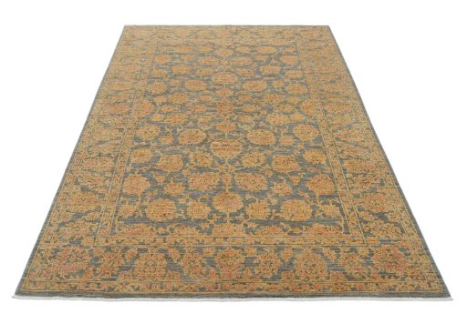 Surface texture of New Farahan rug with natural Wool and intricate pattern