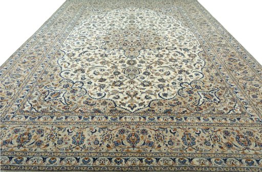 Surface texture of 2000s Kashan rug with natural Wool and intricate pattern