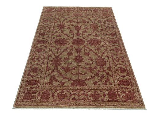 Surface texture of New Farahan rug with natural Wool and intricate pattern