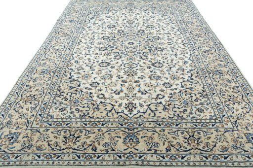 Surface texture of 2000s Kashan rug with natural Wool and intricate pattern