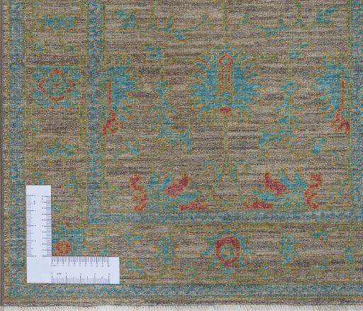 Corner detail of New Farahan rug showing border pattern and Wool pile
