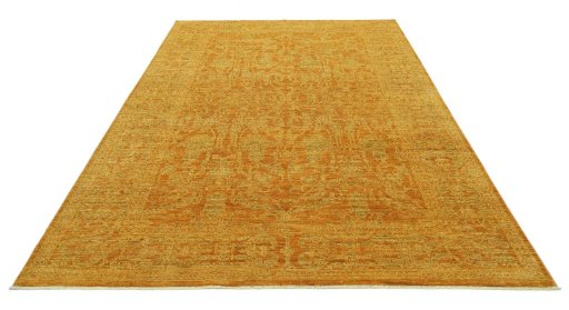 Surface texture of New Farahan rug with natural Wool and intricate pattern