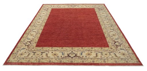 Surface texture of New Farahan rug with natural Wool and intricate pattern