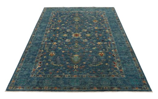 Surface texture of New Farahan rug with natural Wool and intricate pattern