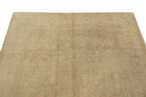 Surface texture of 1900s Oushak rug with natural Wool and intricate pattern