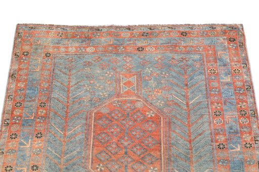 Surface texture of 1920s Oushak rug with natural Wool and intricate pattern