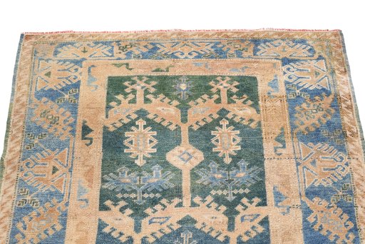 Surface texture of 1920s Oushak rug with natural Wool and intricate pattern