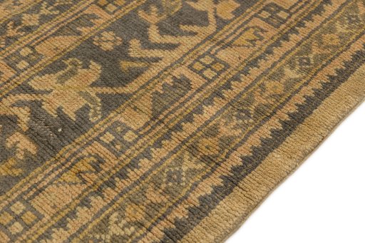 Central medallion detail of 1920s Oushak rug from Turkey