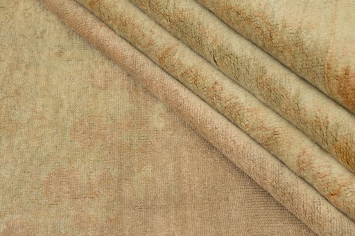 Full view of 1920s Oushak rug from Turkey, 427 × 297 cm in Pink tones