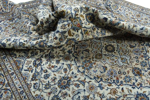 Surface texture of 2000s Kashan rug with natural Wool and intricate pattern
