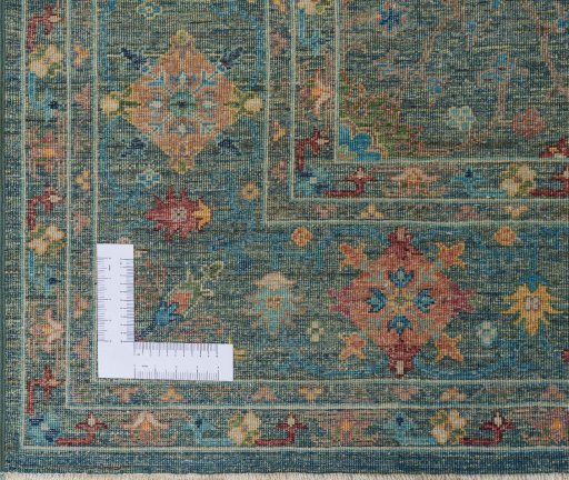 Corner detail of New Farahan rug showing border pattern and Wool pile