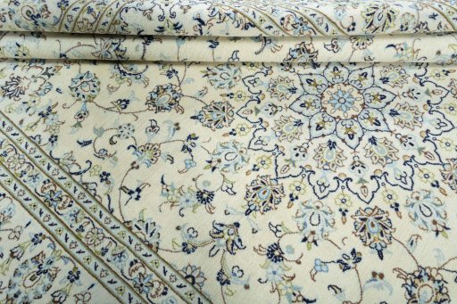 Close-up detail of New Kashan rug from Iran / Persia showing Wool weave
