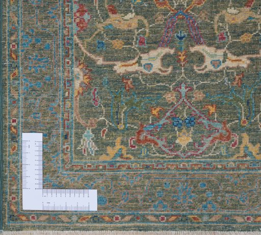 Corner detail of New Farahan rug showing border pattern and Wool pile