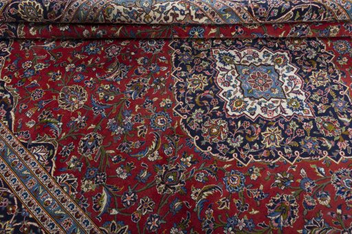 Close-up detail of New Kashan rug from Iran / Persia showing Cork weave