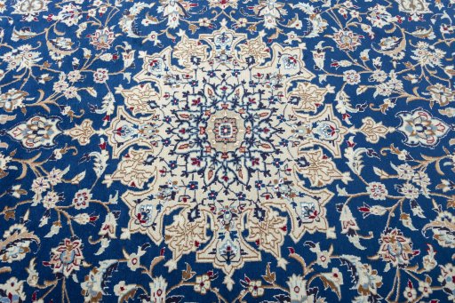 Central medallion detail of 2000s Nain rug from Iran / Persia