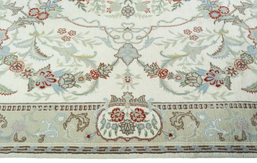 Corner detail of New Kashmar rug showing border pattern and Wool pile