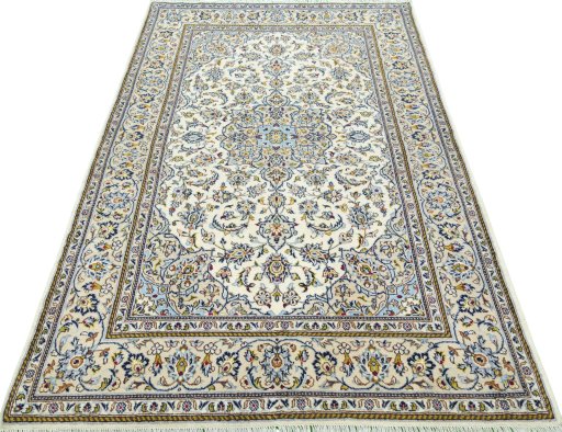 Surface texture of 2000s Kashan rug with natural Wool and intricate pattern