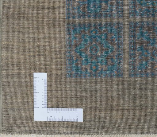Corner detail of New Farahan rug showing border pattern and Wool pile