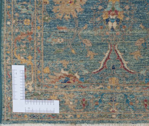 Corner detail of New Farahan rug showing border pattern and Wool pile