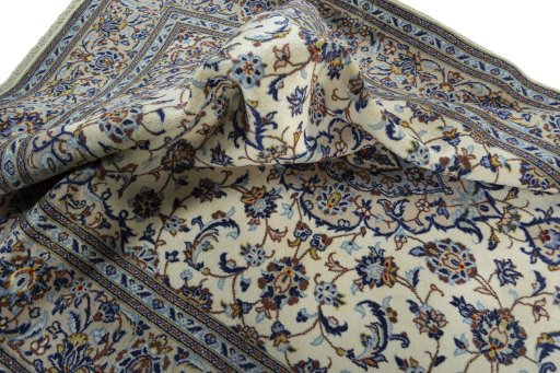 Surface texture of 2000s Kashan rug with natural Wool and intricate pattern