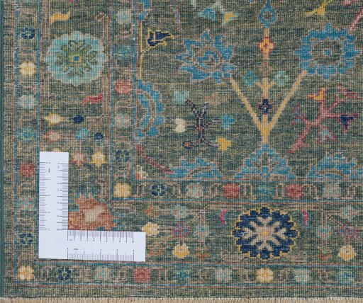 Corner detail of New Farahan rug showing border pattern and Wool pile