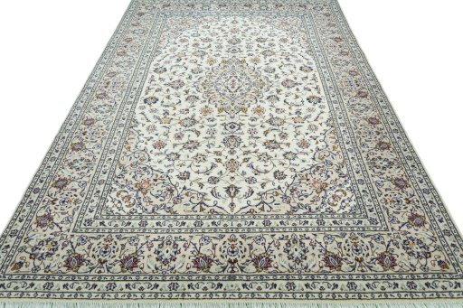 Surface texture of 2000s Kashan rug with natural Wool and intricate pattern