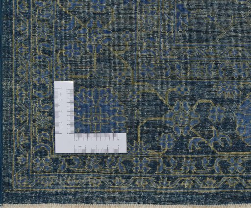 Corner detail of New Farahan rug showing border pattern and Wool pile