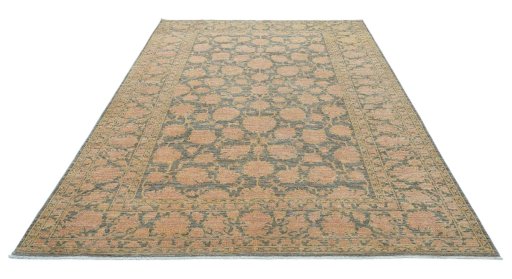 Surface texture of New Farahan rug with natural Wool and intricate pattern