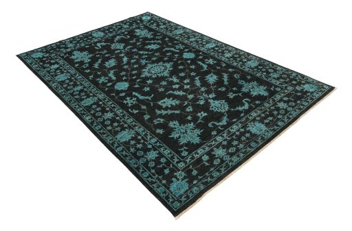 Corner detail of New Farahan rug showing border pattern and Wool pile