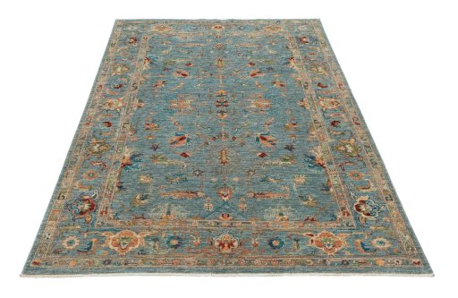 Surface texture of New Farahan rug with natural Wool and intricate pattern