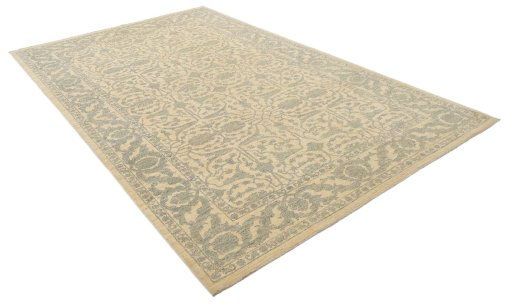 Corner detail of New Farahan rug showing border pattern and Wool pile