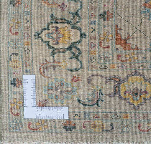 Corner detail of New Farahan rug showing border pattern and Wool pile