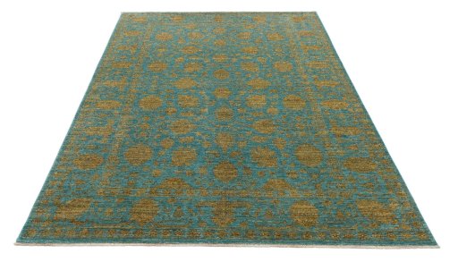 Surface texture of New Farahan rug with natural Wool and intricate pattern
