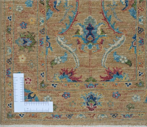 Corner detail of New Farahan rug showing border pattern and Wool pile