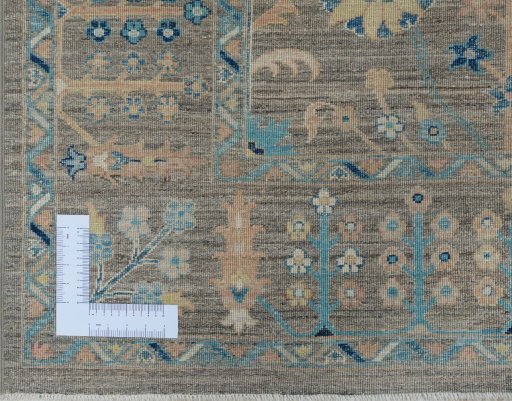 Corner detail of New Farahan rug showing border pattern and Wool pile