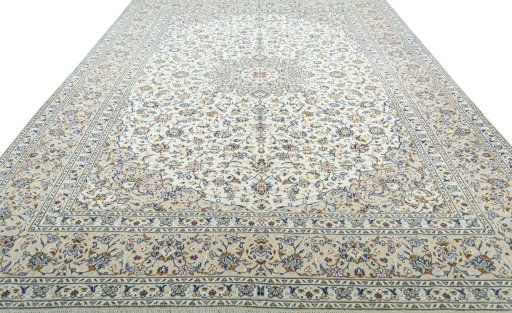 Surface texture of 2000s Kashan rug with natural Wool and intricate pattern
