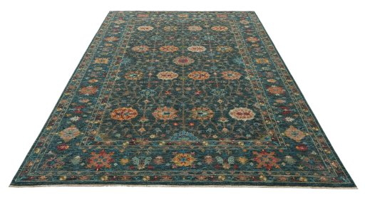 Surface texture of New Farahan rug with natural Wool and intricate pattern