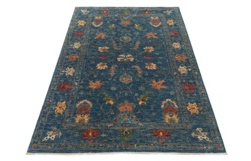 Surface texture of New Farahan rug with natural Wool and intricate pattern
