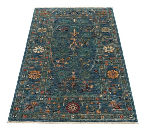 Surface texture of New Farahan rug with natural Wool and intricate pattern