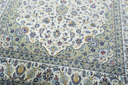 Close-up detail of New Kashan rug from Iran / Persia showing Cork weave