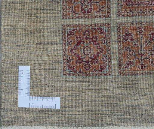 Corner detail of New Farahan rug showing border pattern and Wool pile